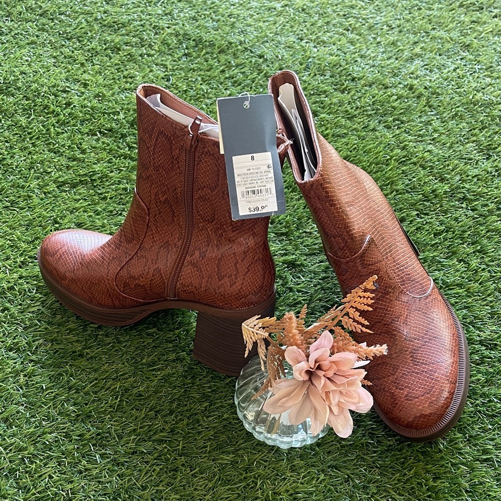 Universal Thread Brown Ankle Boots